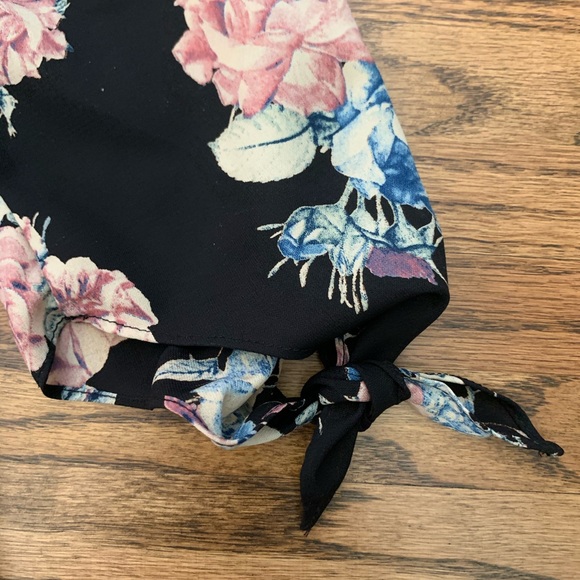 Off the Shoulder floral blouse - Picture 3 of 3